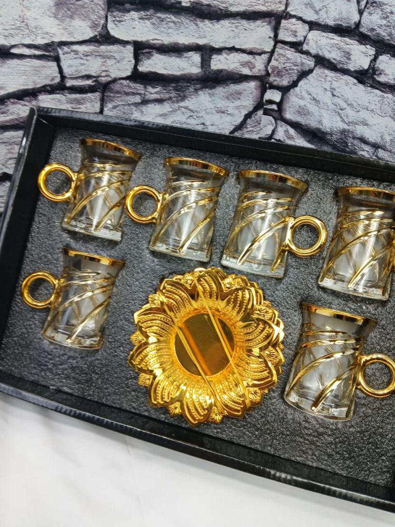 طقم فاخر من أكواب الشاي أو القهوة