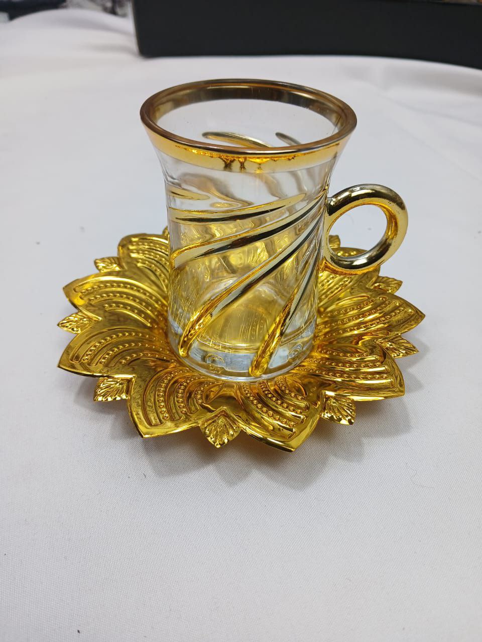 طقم فاخر من أكواب الشاي أو القهوة