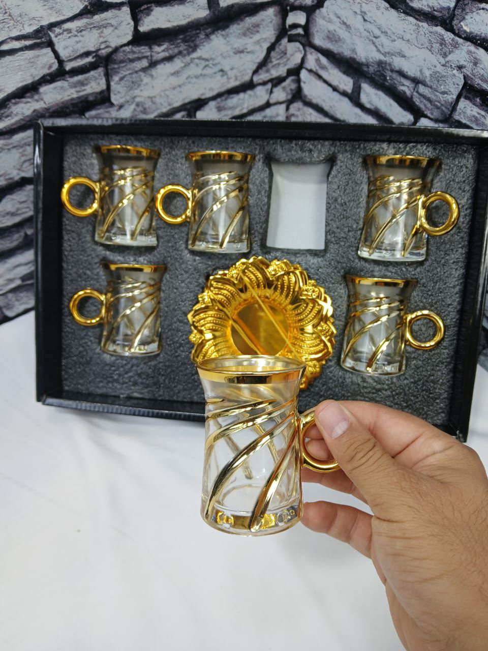 طقم فاخر من أكواب الشاي أو القهوة